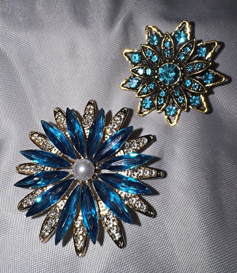Set of 2 Blue Rhinestone Flower Brooch Pins Gold Silver Tone Statement Jewelry